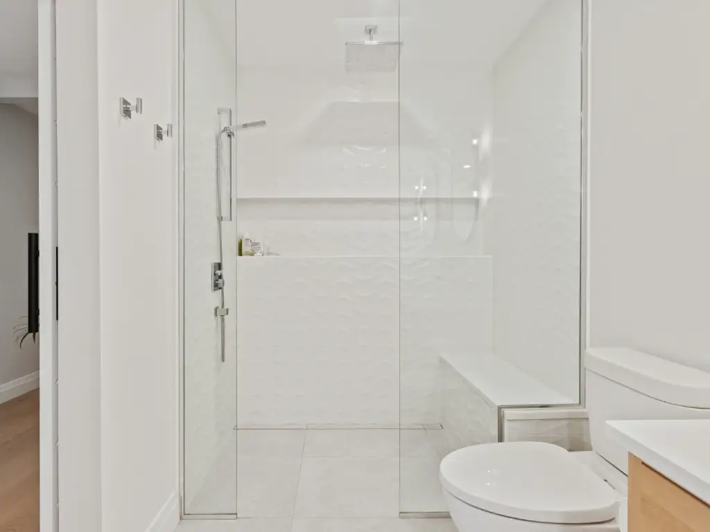 rain glass shower door vs clear glass_ 3