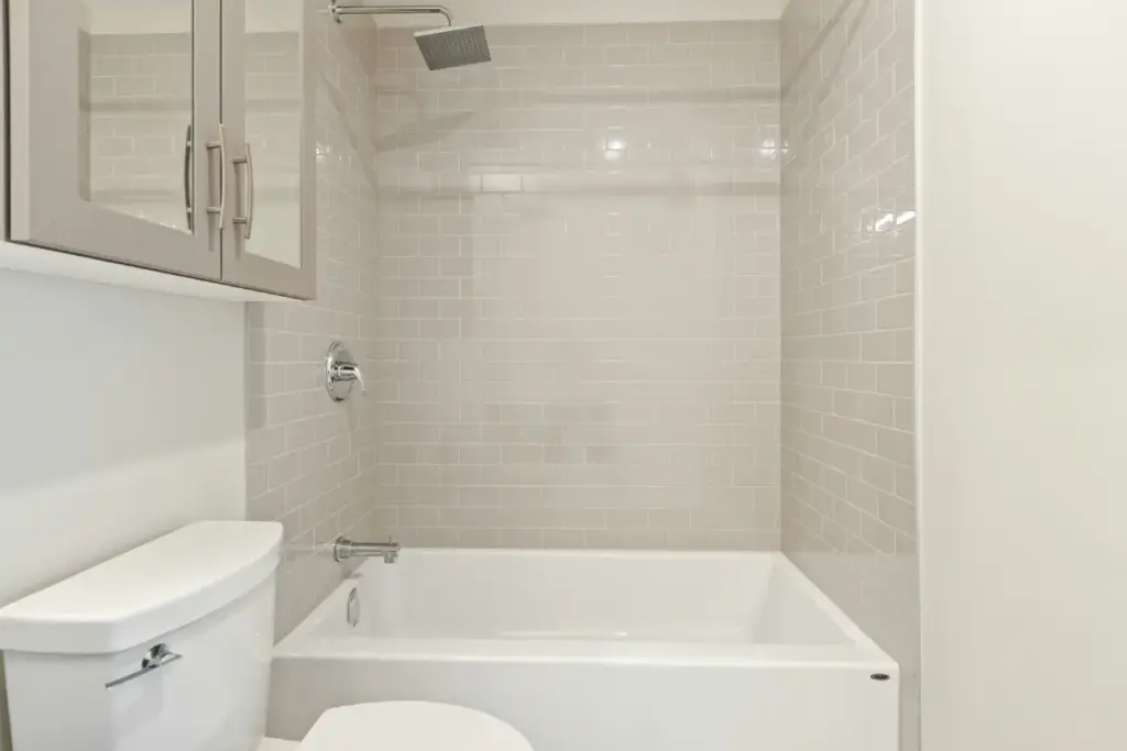 how much does it cost to replace a bathtub​ 5
