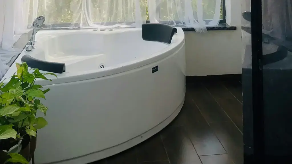 two person bathtub size 4