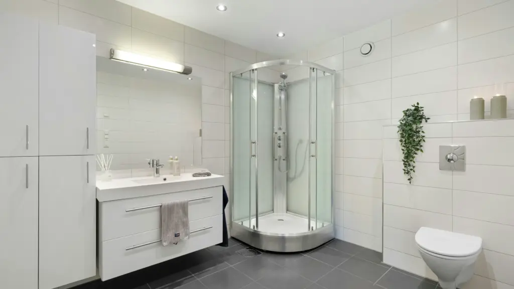 How to Specify Shower Enclosures for Hotel Bathroom Projects